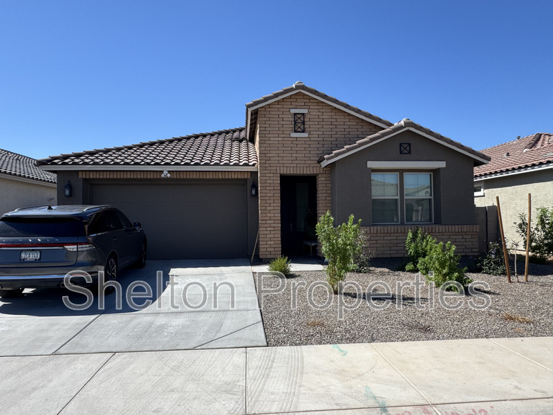 Avondale House: 10213 W Fairmount Ave