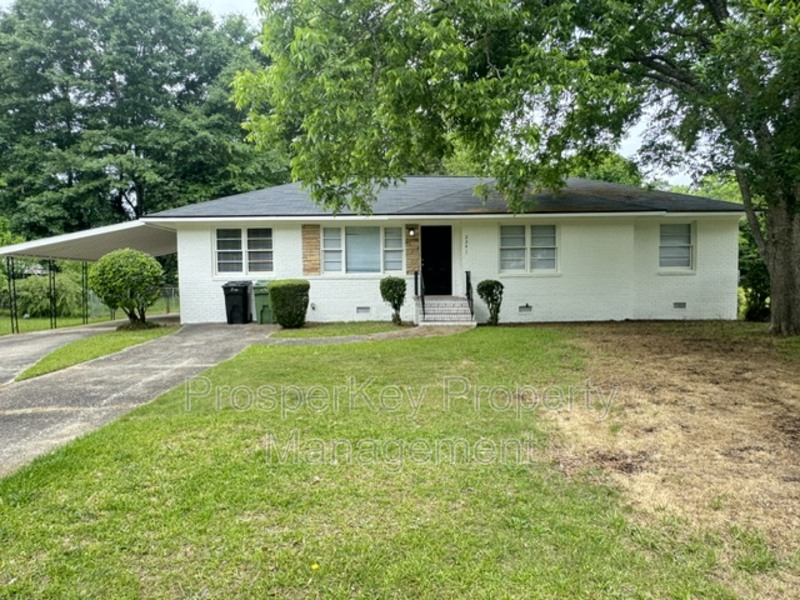 Columbus House: 2241 Japonica Dr