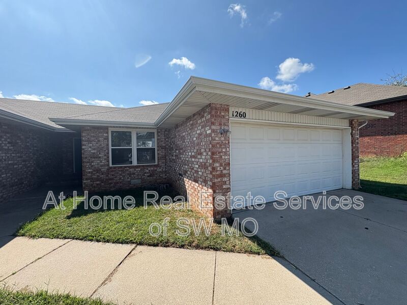 Nixa Condo: 1260 W Butterfield Dr