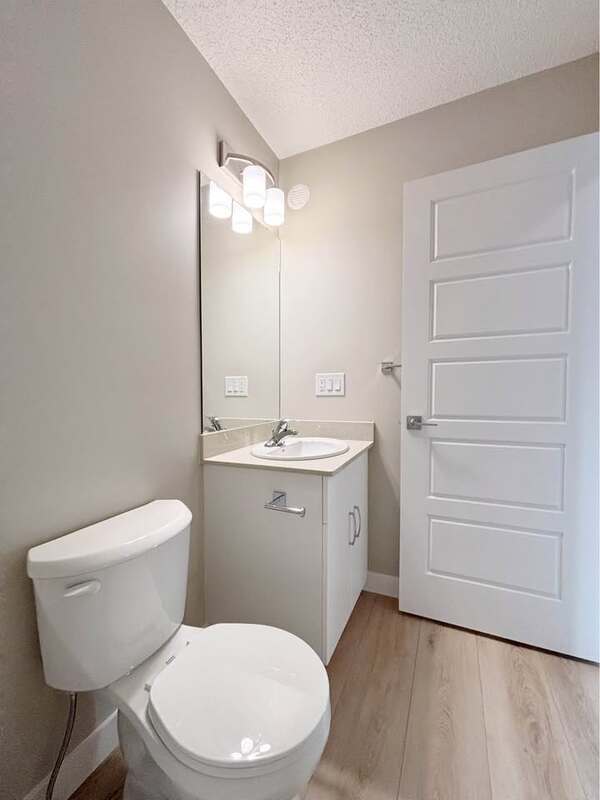 Edmonton House: 20724 42 Avenue Northwest