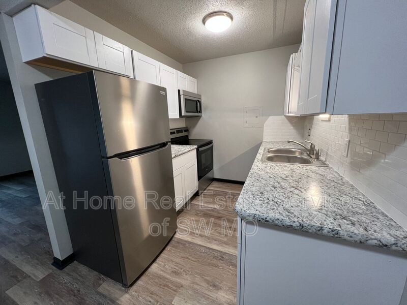 Springfield Condo: 1242 E Cherry