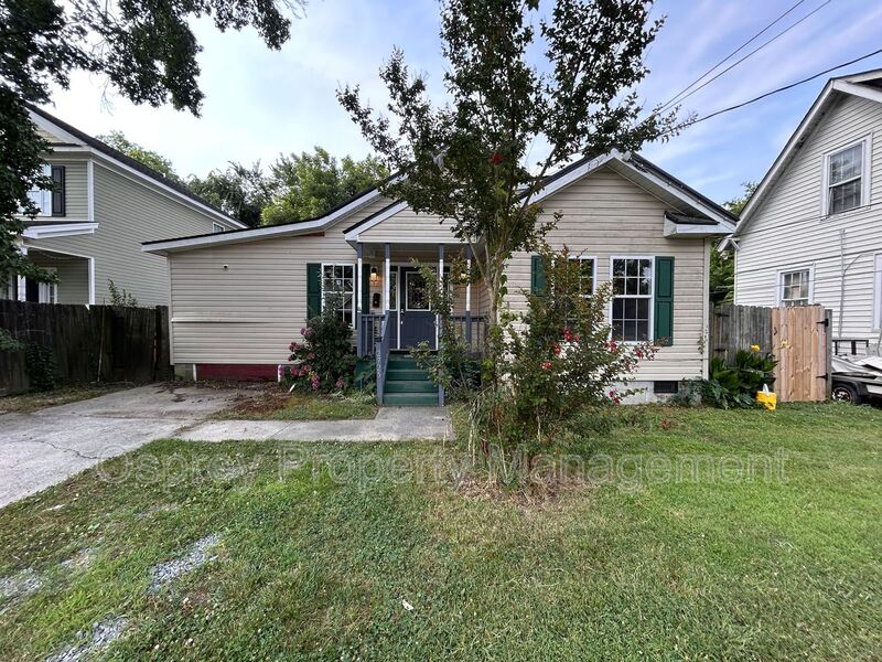 Spacious 4-Bedroom Home W/Sunroom & Large Backyard