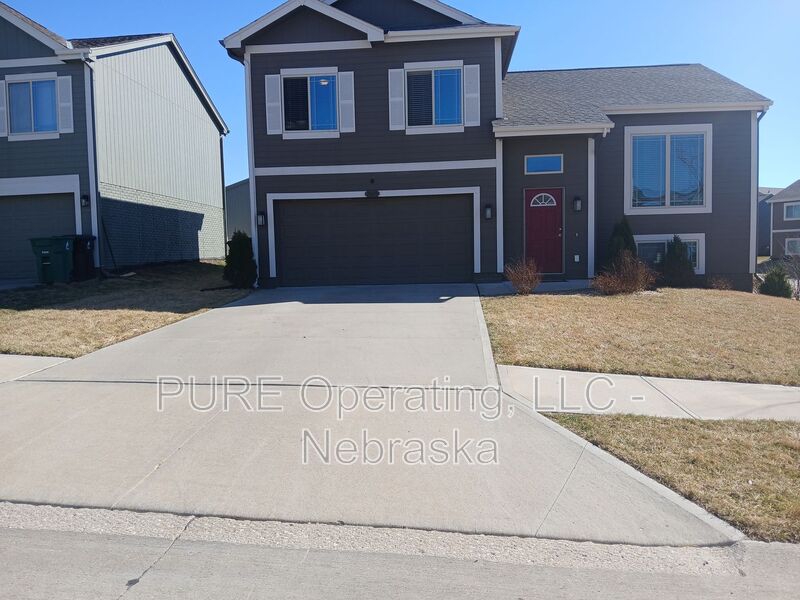 Omaha House: 7605 N 92nd Ave