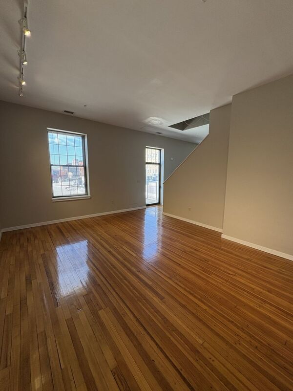 Baltimore Condo: 125 W. Saratoga St