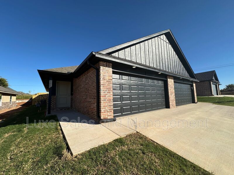 Yukon House: 11506 MacKenzie Way