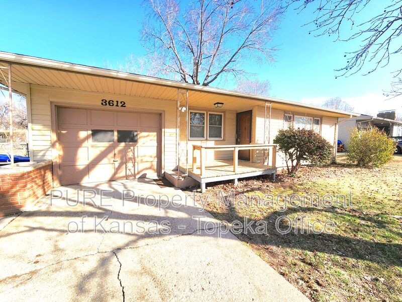 Topeka House: 3612 SW Kerry Ave