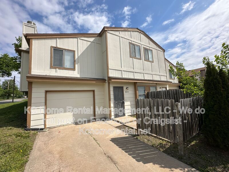 Raytown House: 9000 E 85th Pl