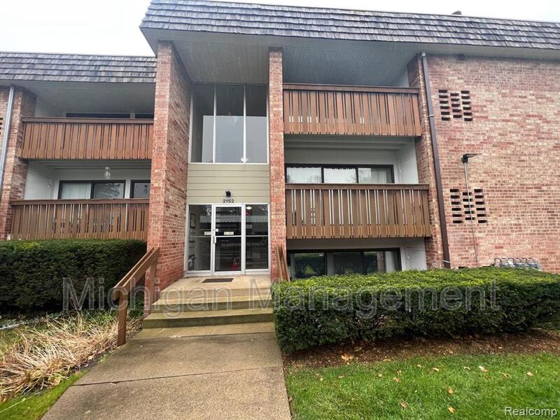 Ann Arbor Condo: 2152 Pauline Blvd