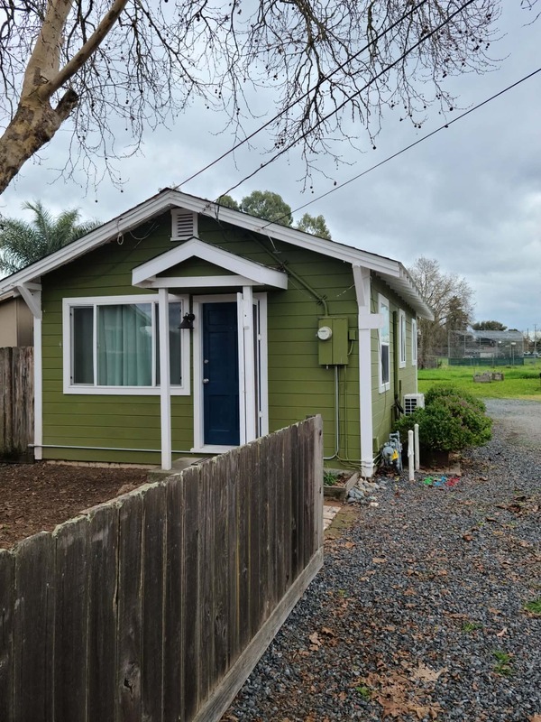 Santa Rosa House: 1660 Jennings Avenue
