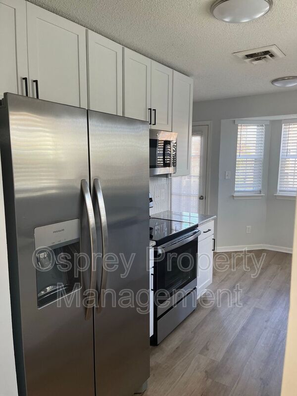 Renovated 2 Bedroom Condo on second floor!! Available Immediately!! - Slider navigation 2