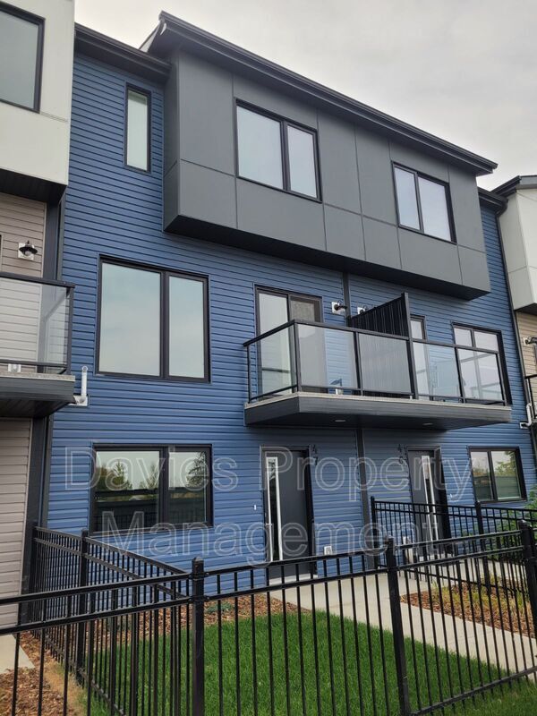 Edmonton Townhome: 11910 35 Avenue SW