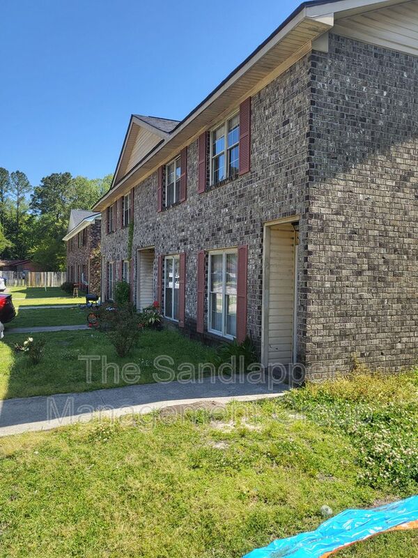 Summerville Townhome: 126 Langley Drive