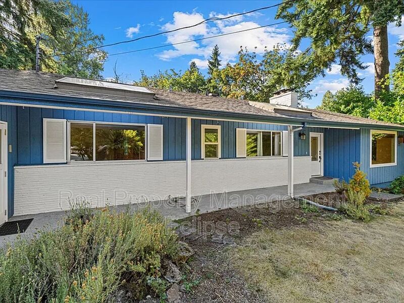Bellevue House: 3415 103rd PL NE