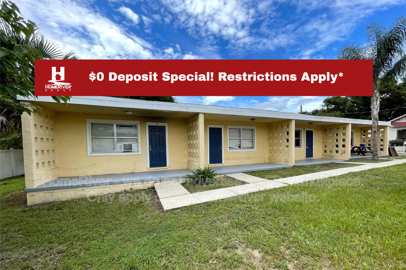 Leesburg Condo: 221 Mike St