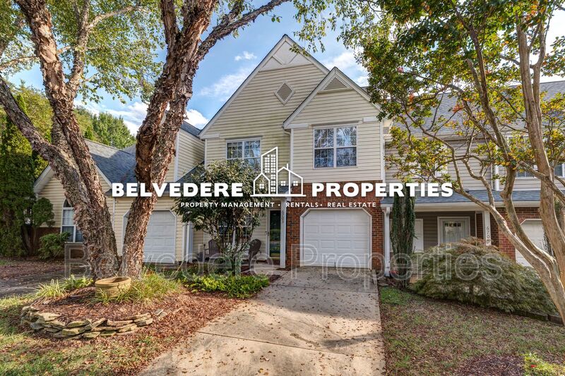 Greensboro House: 6703 Daniel Pierce Dr