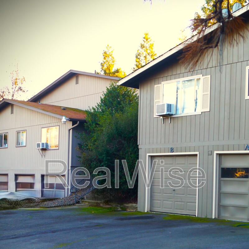 Grants Pass Condo: 1007 NW C St
