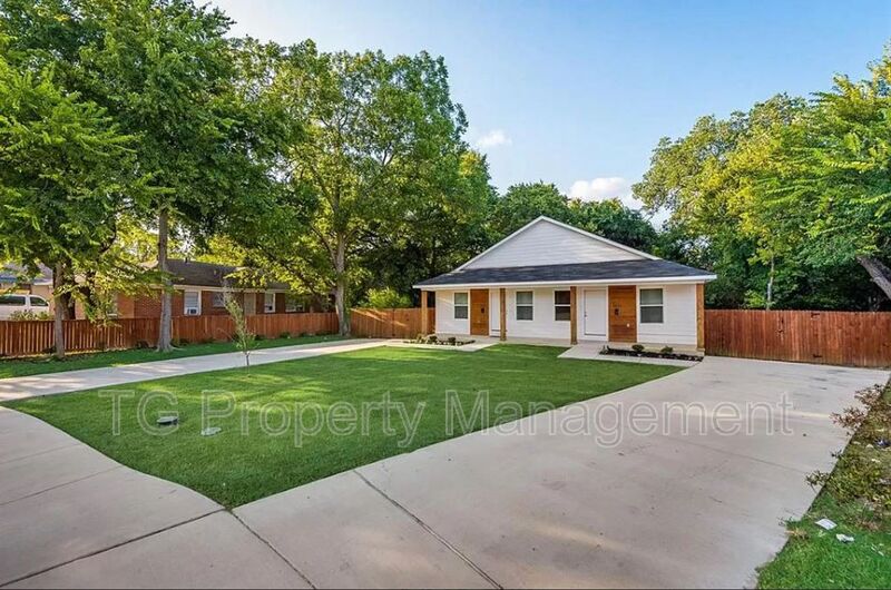 Dallas House: 3825 Dismount St
