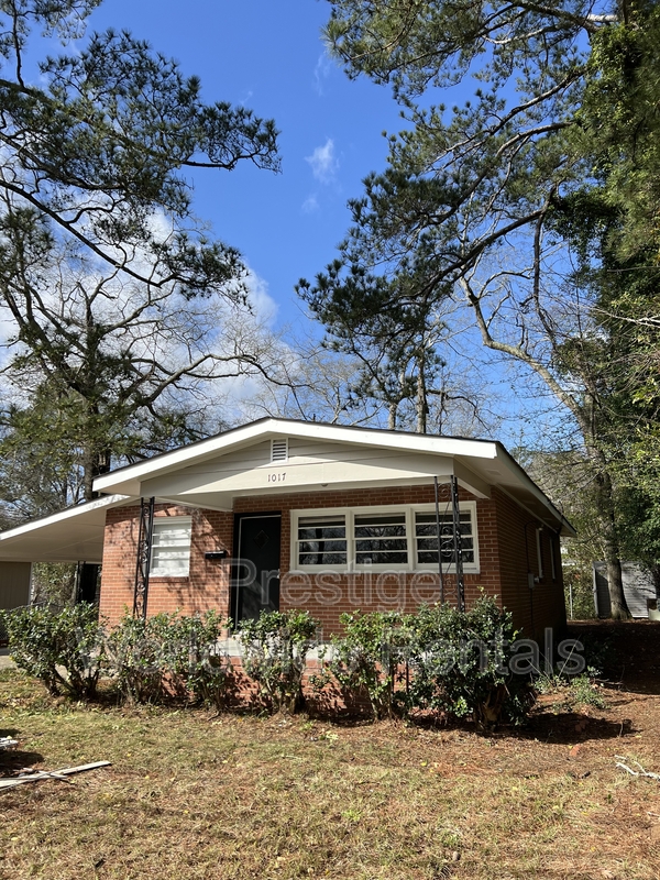 Columbus House: 1017 Fleming Avenue