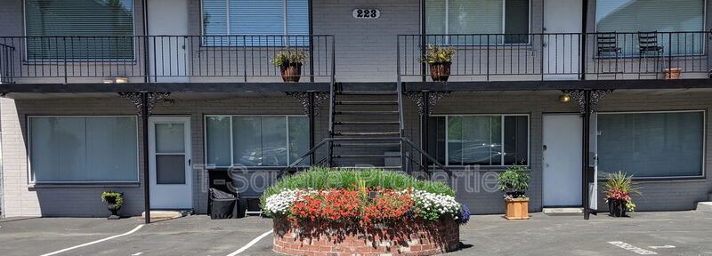 Edmonds House: 223 Dayton St