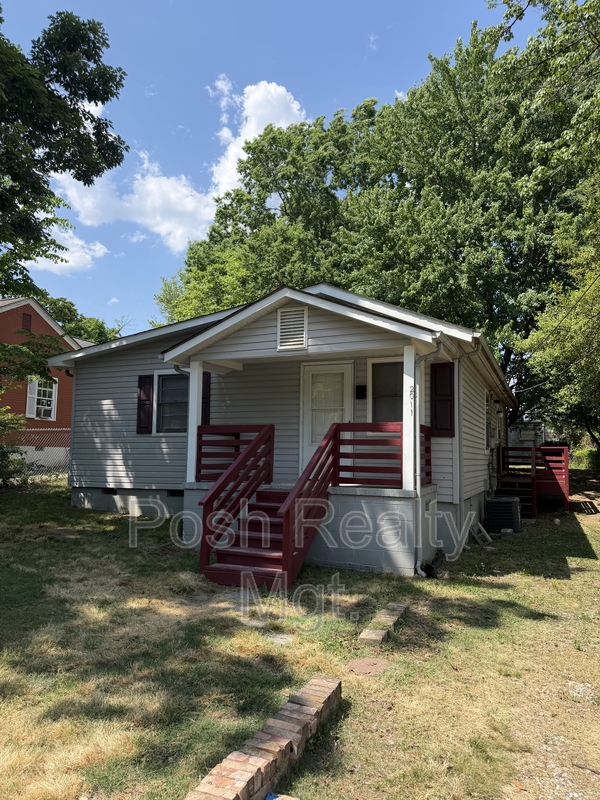 Greensboro House: 2011 Lutheran Street