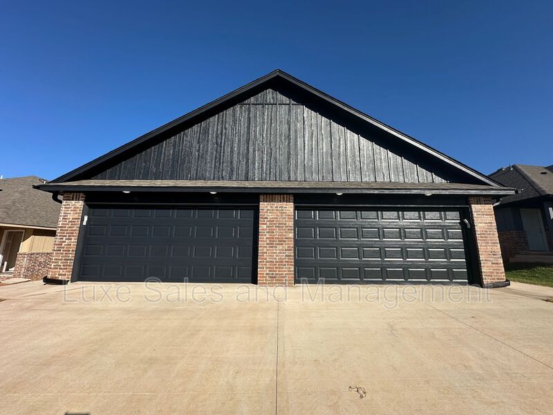 Yukon House: 11504 MacKenzie Way