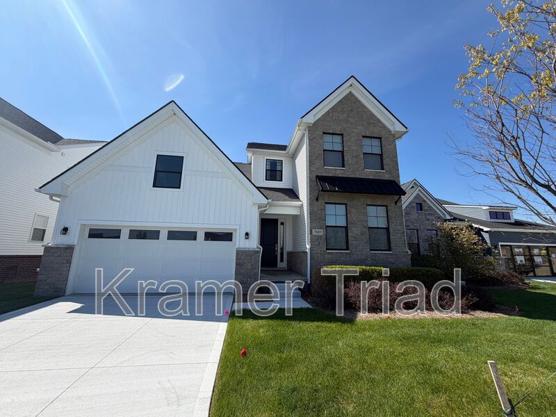 West Bloomfield Township House: 7889 Arimoore Drive