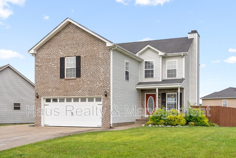 Clarksville House: 1900 Eisenhower Rd