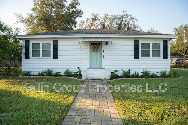 Lakeland House: 1805 E Fern Rd