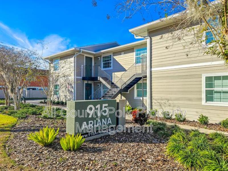 Lakeland Apartment: 915 Ariana St