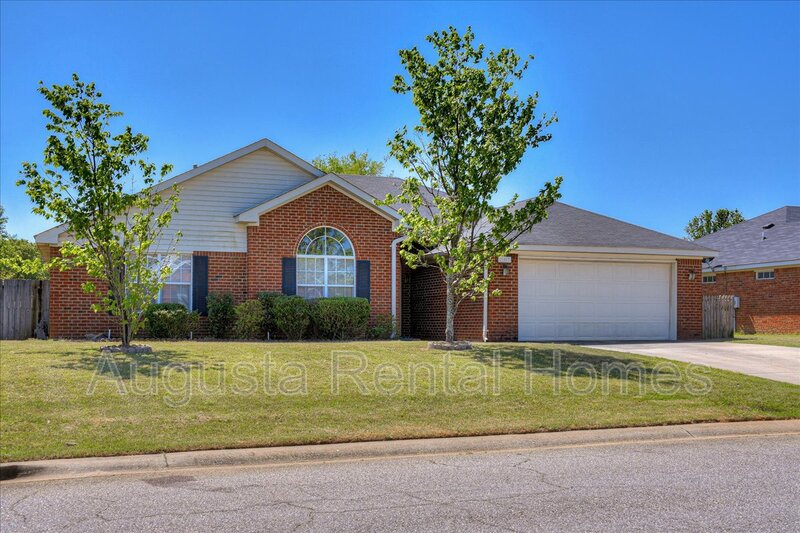 Grovetown House: 207 Taylor Circle