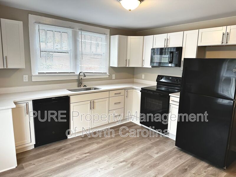 Lexington House: 213 Irma Ave