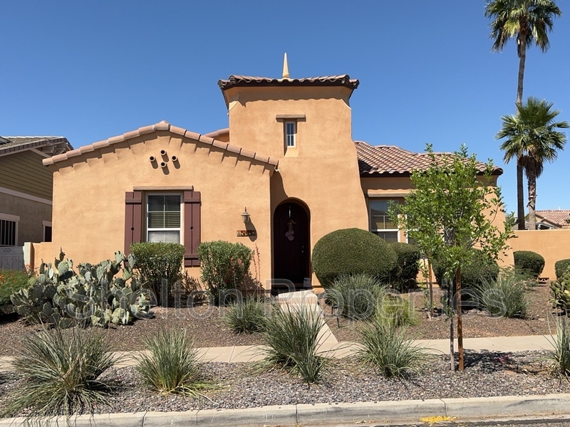 Surprise House: 15192 W Columbine Dr