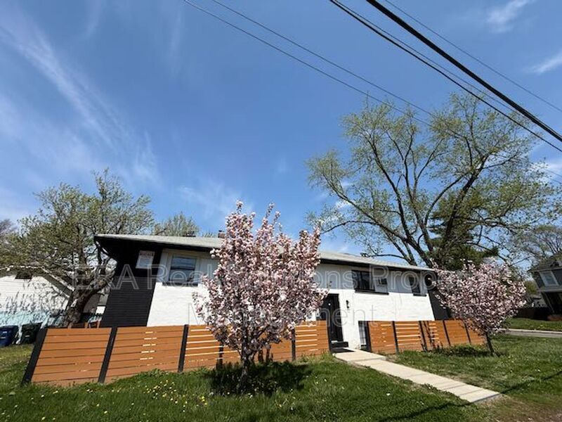 Columbus Condo: 221 Dana Ave.