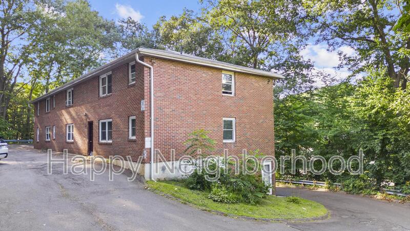 Bristol House: 451 Divinity Street