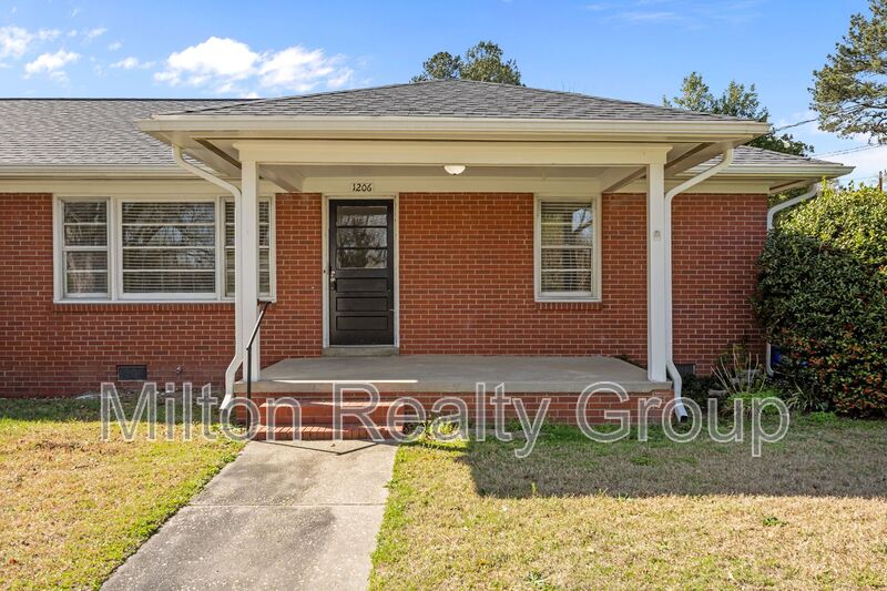 Lillington House: 1206 S 9th Street