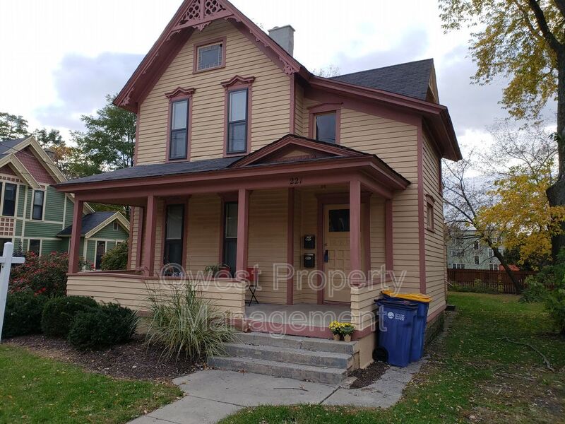 Grand Rapids Condo: 221 Hollister Ave SE