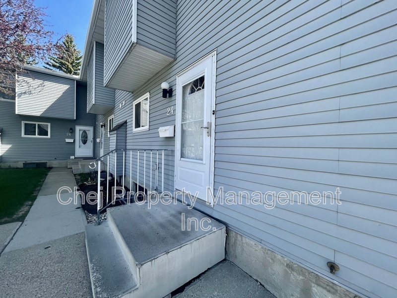 Edmonton Townhome: 4403 riverbend road NW