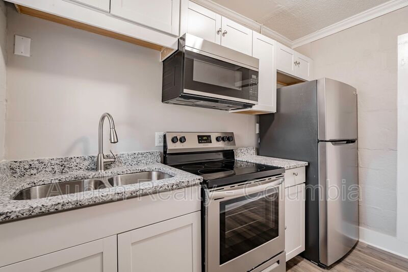 Columbia House: 1218 Gregg Street