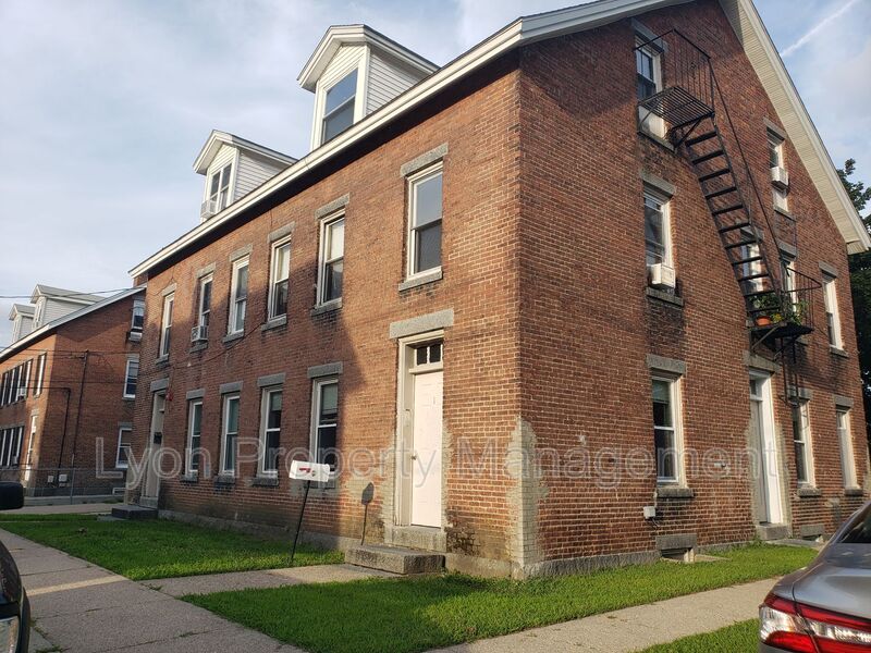 Lincoln Condo: 1 Grant Ave