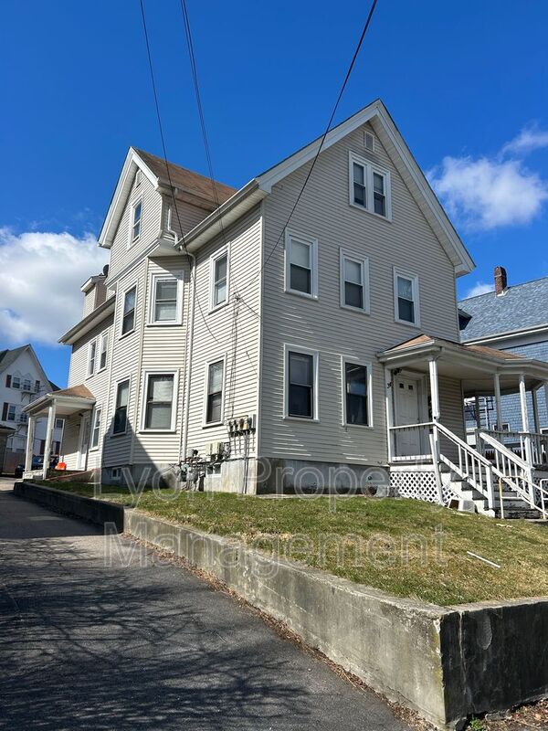 Taunton Condo: 34 Hodges Ave