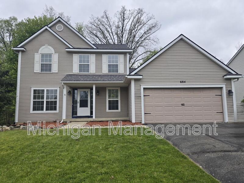 Howell House: 684 Glenlivet St