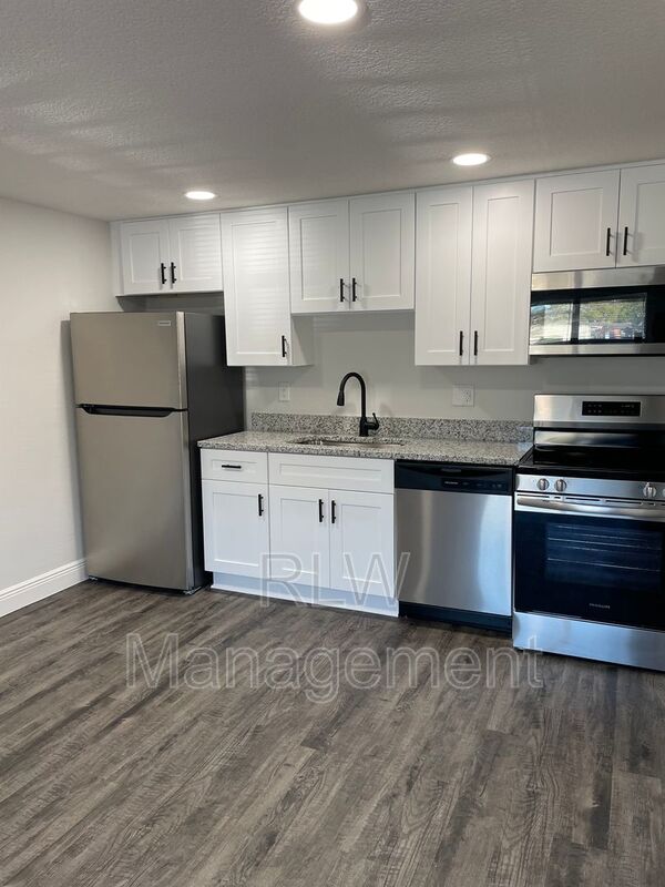 Eustis Condo: 611 Mount Homer Rd