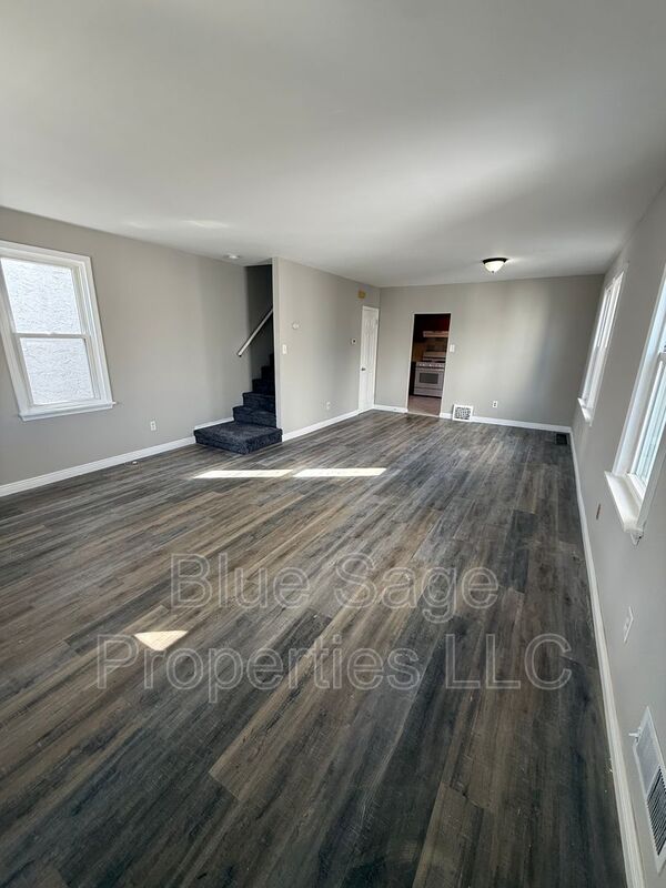 Clifton Heights House: 105 W Broadway Ave