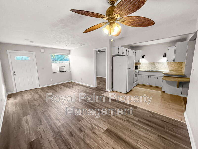 Fort Myers Condo: 3744 Estelle Ave