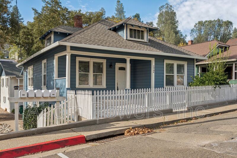 Placerville House: 2984 Bedford Avenue