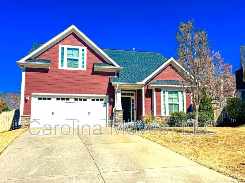 Greenville House: 225 Wiscasset Way