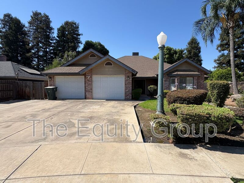 Visalia House: 605 E. Babcock Ave
