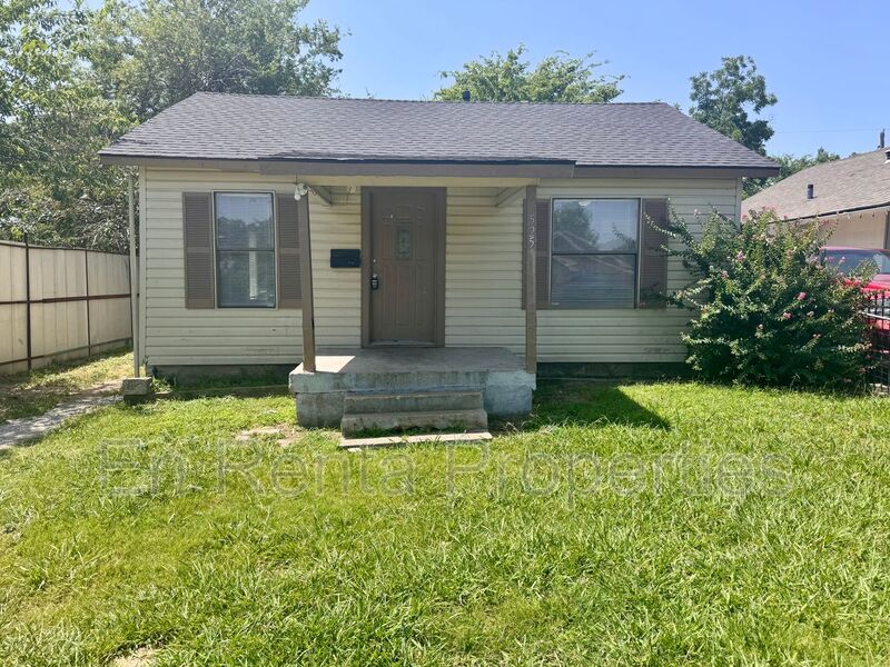 Fort Worth House: 525 Hammond St.