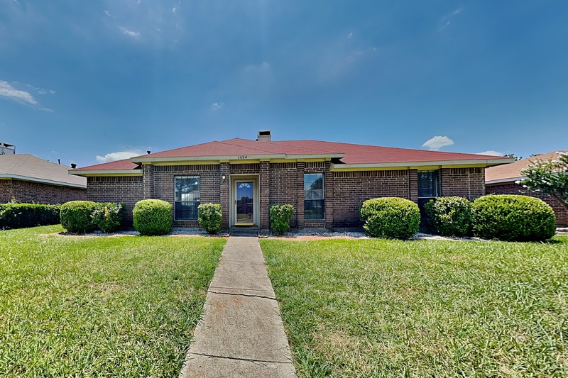 Lewisville House: 1654 Belltower Dr
