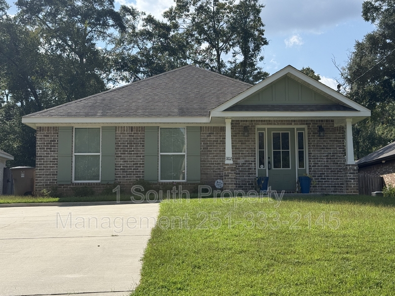 Mobile House: 1102 Pinemont Drive